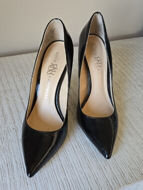 Rock & Republic Black Patent Pointed Pumps with Sleek Silhouette